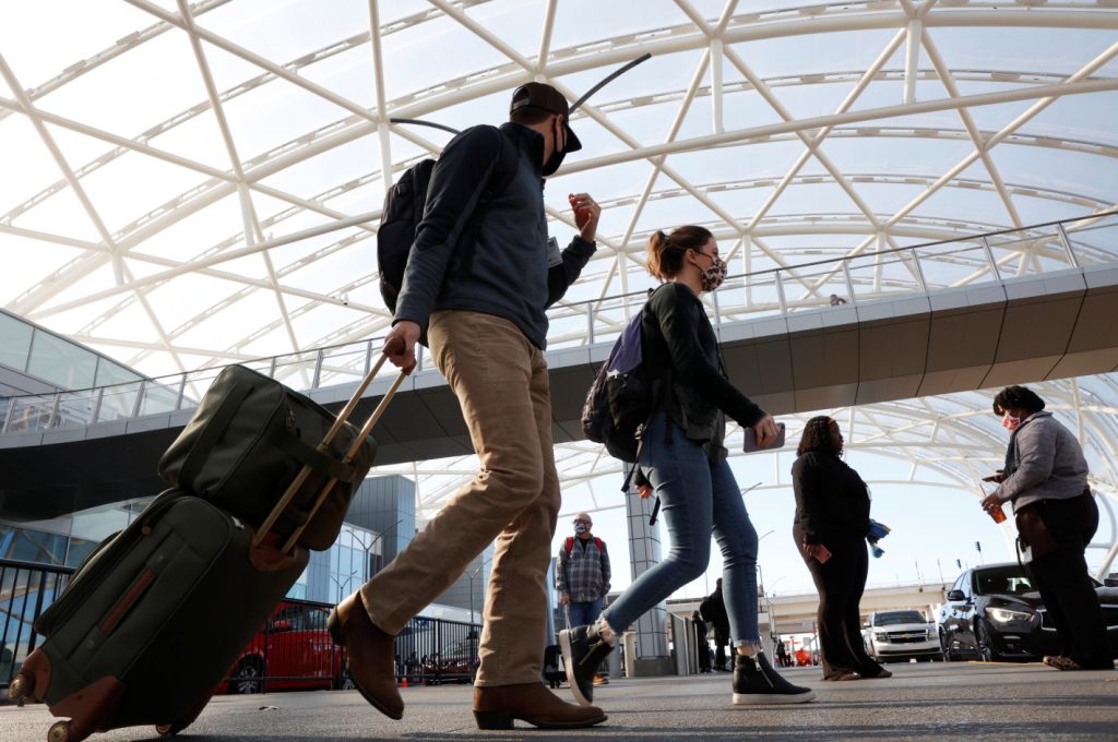 Ταξίδια: Πώς θα κινηθείτε με πιο βιώσιμους τρόπους το 2025