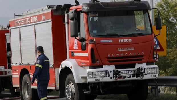 Φωτιά σε κατάστημα εστίασης στο εμπορικό πάρκο στα Σπάτα