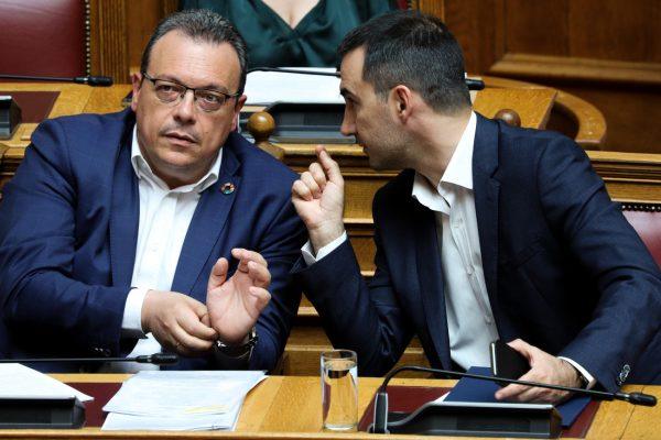 ΣΥΡΙΖΑ, Νέα Αριστερά και ανεξάρτητοι: Συμφωνούν αλλά δεν κινούνται για κοινή πρόταση προανακριτικής για Καραμανλή