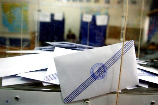 Μια ερώτηση γαλάζιων βουλευτών με πολύ… παρασκήνιο