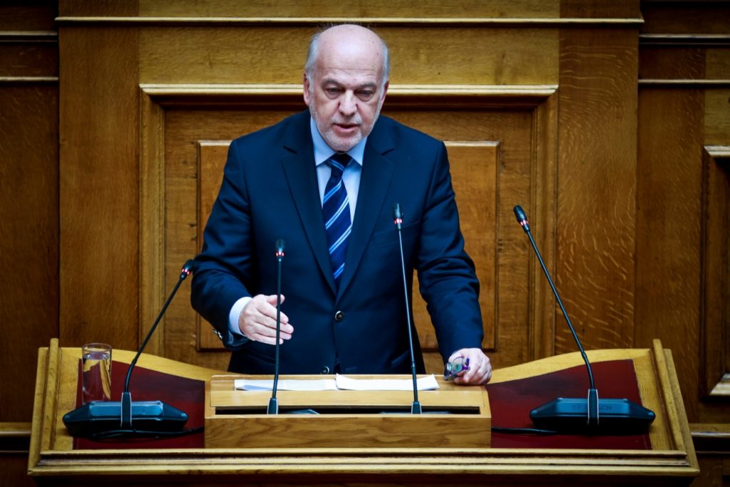 Πυρά ΠΑΣΟΚ κατά Φλωρίδη: Πολιτικός τσαρλατάνος – Αυτός δεν χαρακτήριζε «ευαγγέλιο» το πόρισμα του ΕΟΔΑΣΑΑΜ;
