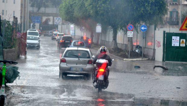 Η κακοκαιρία Ines «χτυπά» την Ιταλία με βροχές και θυελλώδεις ανέμους - Κίτρινος συναγερμός σε Σικελία και Καλαβρία