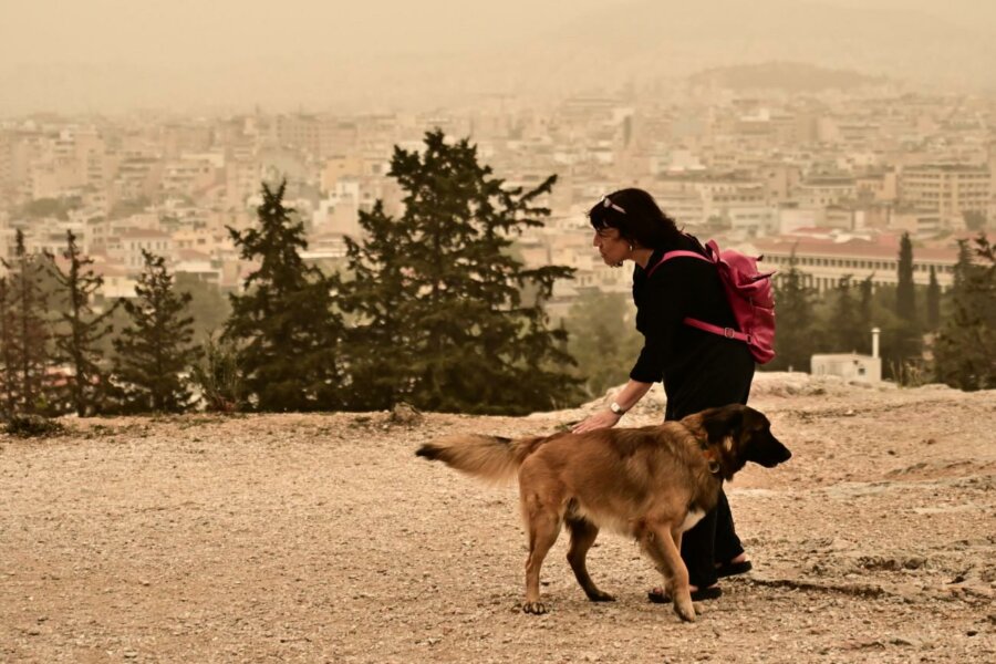 Αφρικανική σκόνη: Πότε υποχωρεί το φαινόμενο που «έπνιξε» την Αττική και την Κρήτη