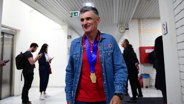 Ολυμπιακός για Μεντιλίμπαρ: «Αυτό είναι σωστό, Πρωτάθλημα και Κύπελλο και Ευρωπαϊκό» (pic, vid)