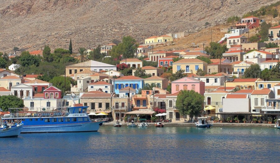Εξοχικές κατοικίες: Ένα δισ. έριξαν οι ξένοι επενδυτές – Ποια νησιά προτιμούν
