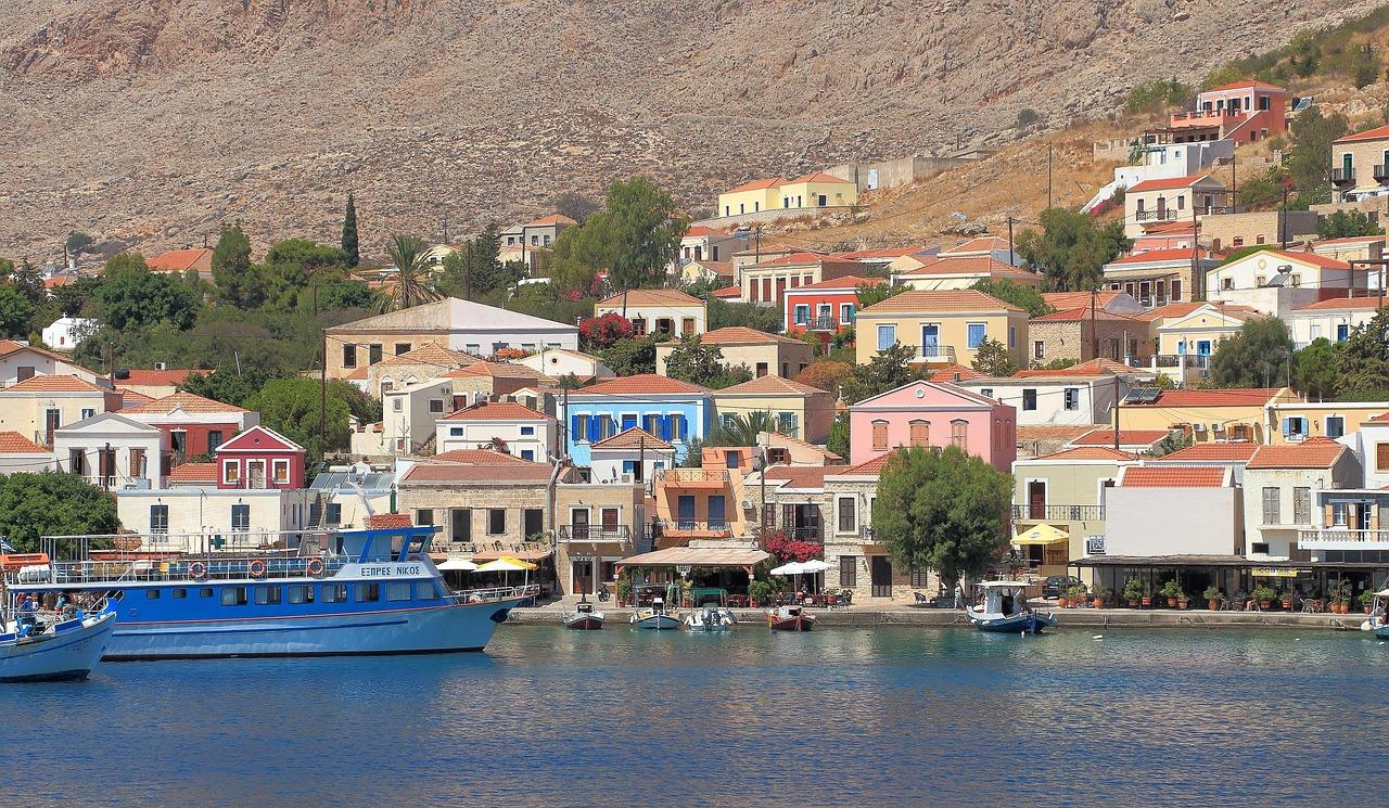 Εξοχικές κατοικίες: Ένα δισ. έριξαν οι ξένοι επενδυτές – Ποια νησιά προτιμούν