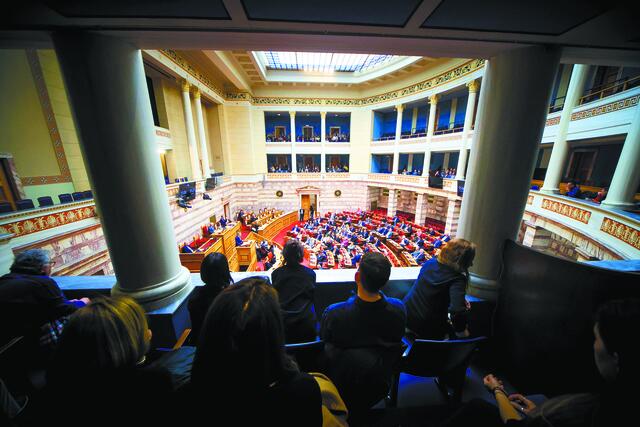 Πρόταση για οκτώ, στην πράξη τέσσερις