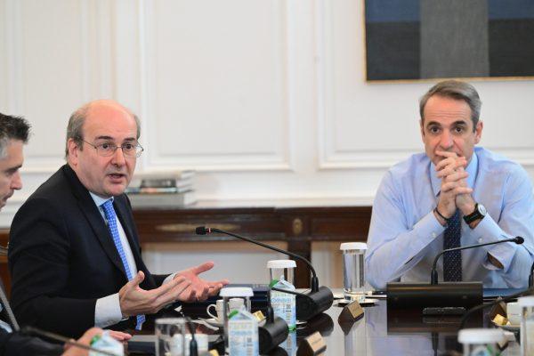 Στο τραπέζι η άρση μονιμότητας στο δημόσιο από τον Χατζηδάκη