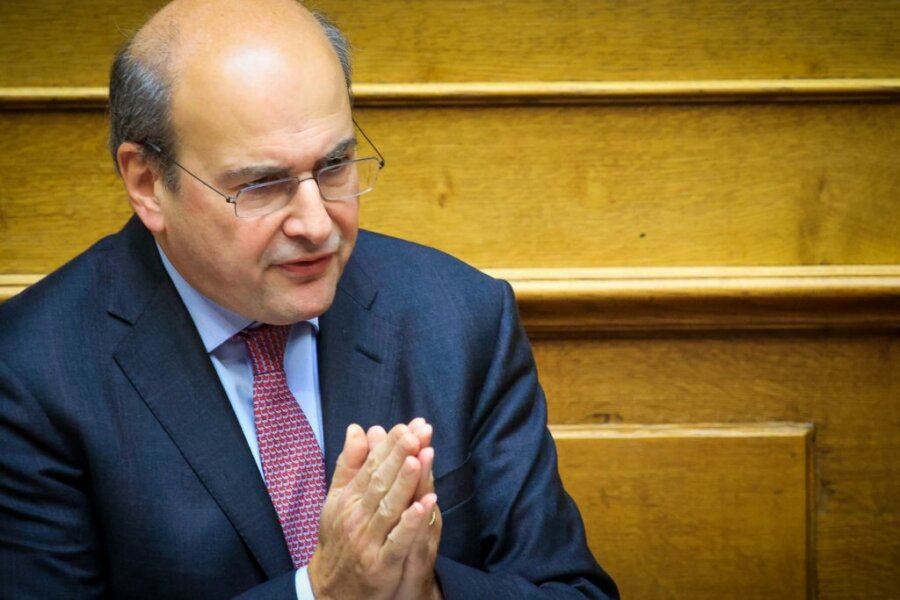 Στο τραπέζι η άρση της μονιμότητας στο δημόσιο από τον Χατζηδάκη