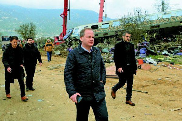 ΠΑΣΟΚ: Με νομικές ακροβασίες η κυβέρνηση ΝΔ επιχειρεί να «ξεπλύνει» τις ευθύνες του Καραμανλή