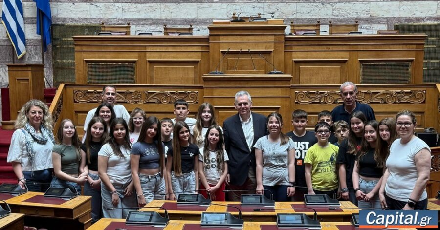 Μ. Χαρακόπουλος προς μαθητές που επισκέφθηκαν τη Βουλή: Η δημόσια παιδεία...
