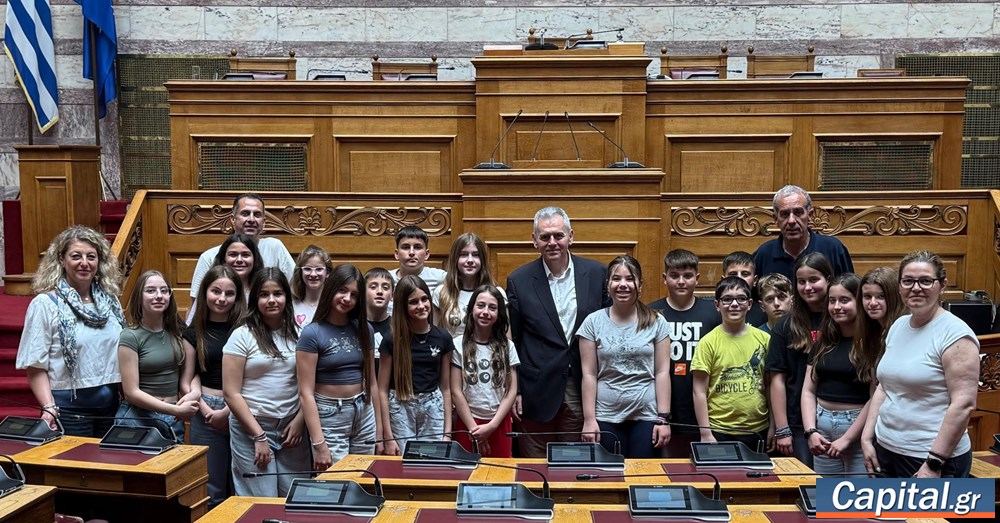 Μ. Χαρακόπουλος προς μαθητές που επισκέφθηκαν τη Βουλή: Η δημόσια παιδεία...
