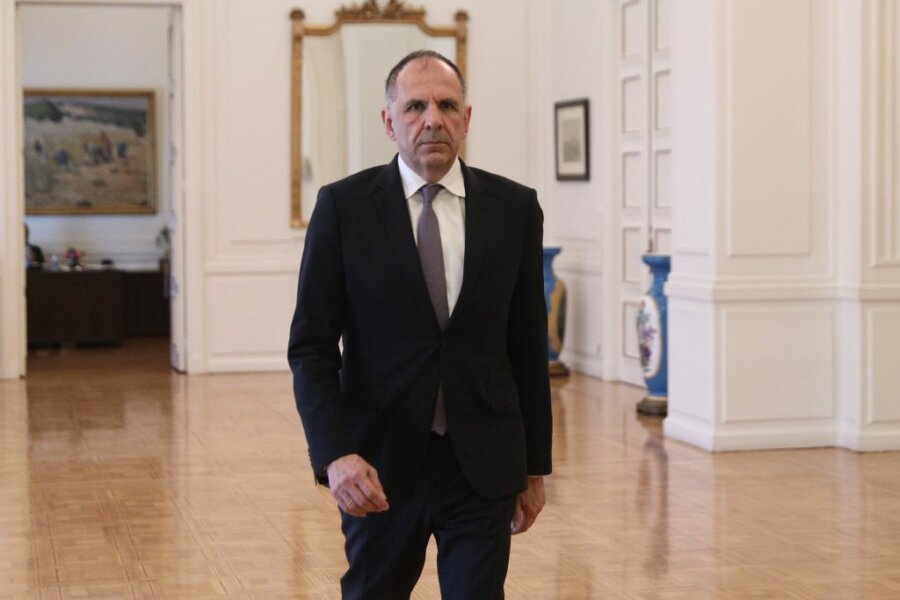 Γεραπετρίτης: «Δεν μπορεί να γίνει ανεκτό αυτό που συμβαίνει σήμερα στη Μέση Ανατολή»