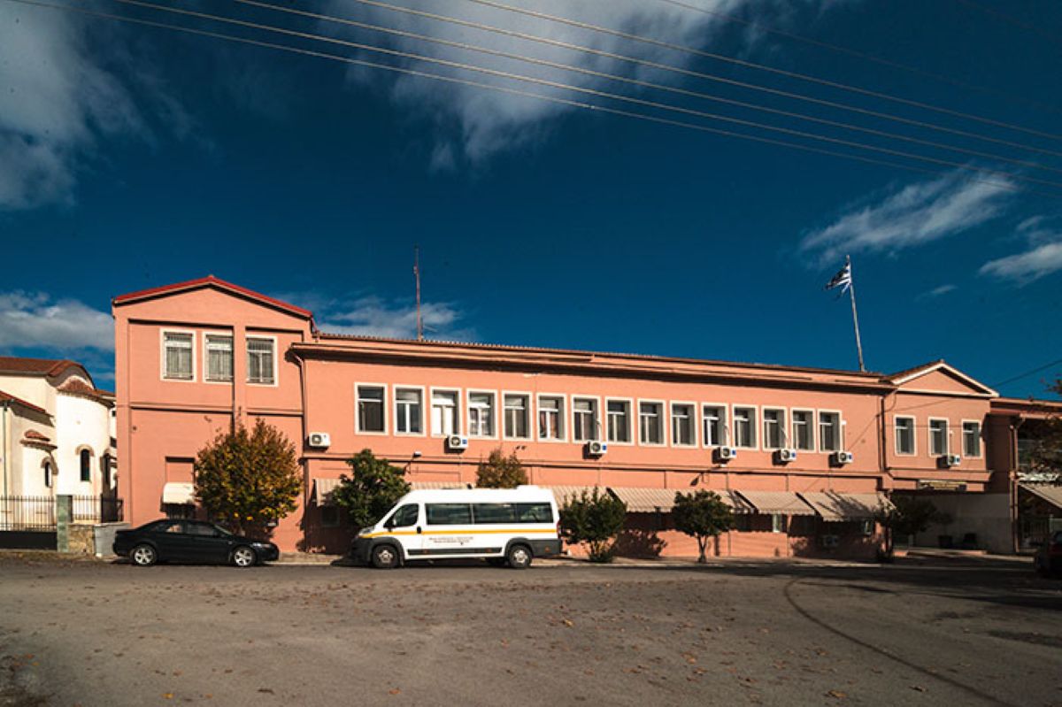kentro apotherapeias karditsa problimata