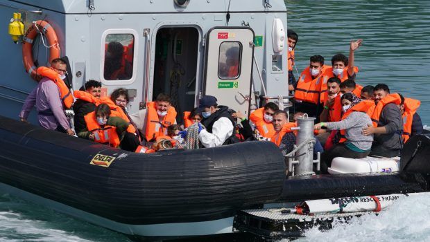 Γαλλία: Μητέρα και παιδί έχασαν τη ζωή τους προσπαθώντας να διασχίσουν τη Μάγχη