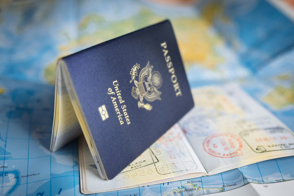 Ανησυχούν πλέον για τα ταξίδια οι Αμερικανοί – «Δεν υπάρχει περίπτωση να πάω πουθενά»