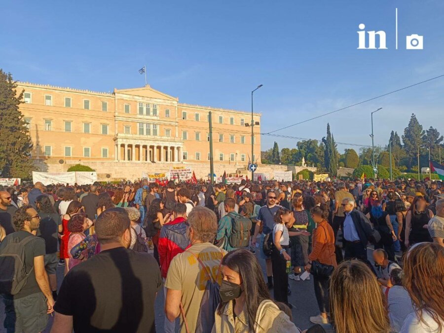 Αθήνα: «Πλημμύρισε» από αλληλεγγύη για τη Γάζα το Σύνταγμα - Μαζική συγκέντρωση