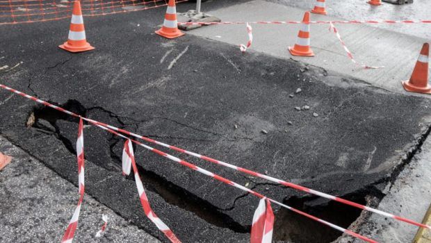 Μοσχάτο: Κυκλοφοριακά προβλήματα στην οδό Μιαούλη λόγω καθίζησης οδοστρώματος