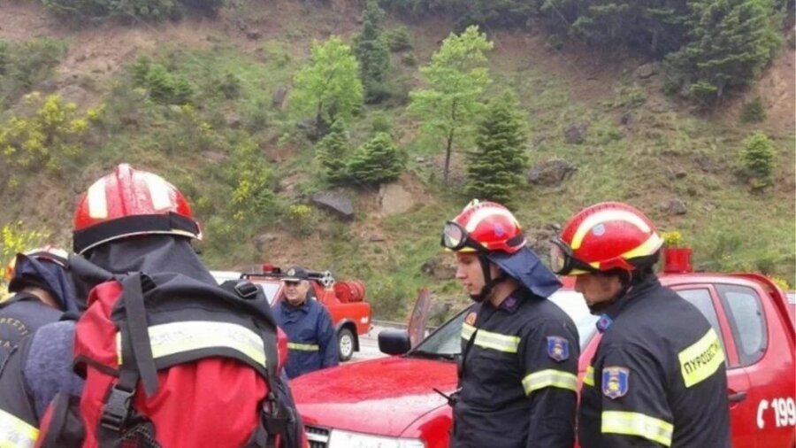 εικόνα που δείχνει στιγμιότυπο από την επιχείρηση διάσωσης στο φαράγγι του Βίκου