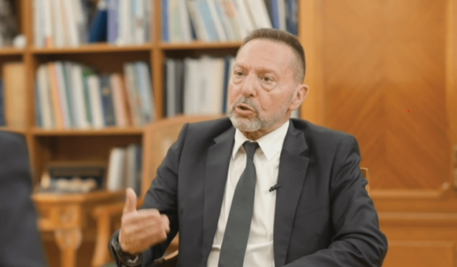 Στουρνάρας στον Economist: Η μεγάλη ευκαιρία για το ευρώ