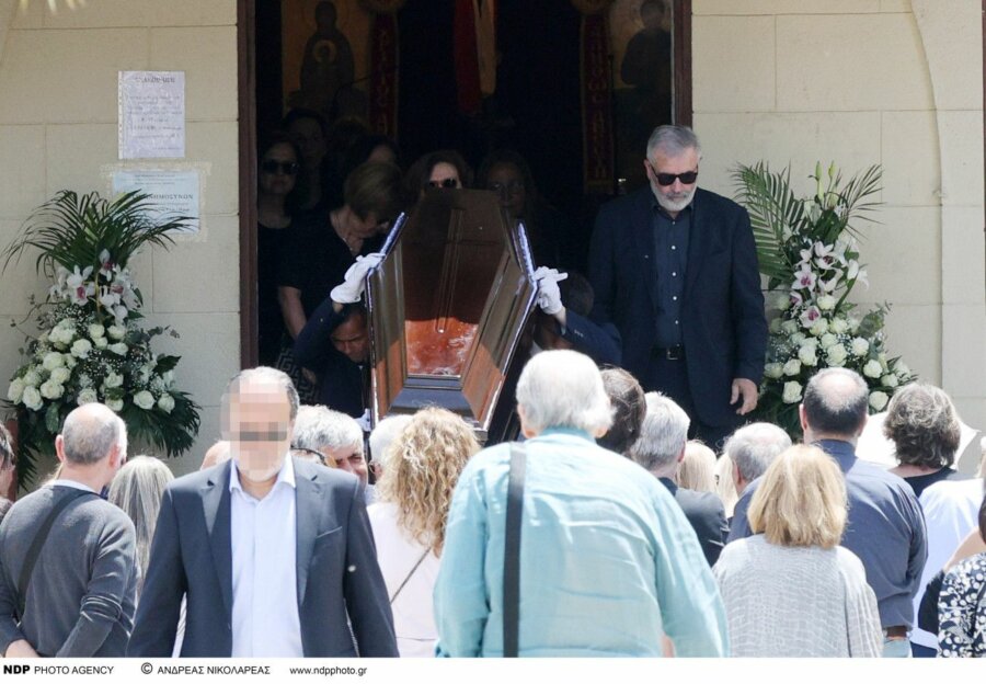 Αχιλλέας Θεοφίλου: Φίλοι, συγγενείς και συνεργάτες αποχαιρετούν τον γνωστό μουσικό παραγωγό