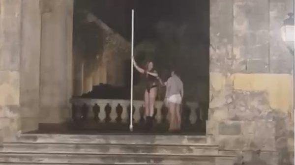 pole dancing