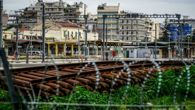 Κώστας Γενηδούνιας: Τα «τρωτά σημεία» του ελληνικού σιδηροδρόμου 26 μήνες μετά την τραγωδία στα Τέμπη
