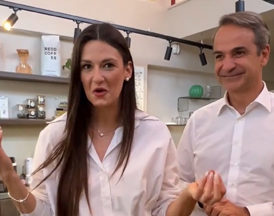 Βίντεο Μητσοτάκη στο TikTok: Η επίσκεψη σε καφέ που άνοιξε πρώην άνεργη αξιοποιώντας πρόγραμμα της ΔΥΠΑ