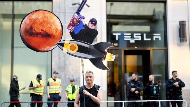 Η πτώση της Tesla: Η συμμετοχή του Μασκ στο «Doge» ως «μία από τις μεγαλύτερες καταστροφές μάρκας»