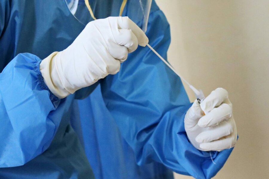 ΗΠΑ: Γιατί πεθαίνουν ακόμα πάνω από 300 άνθρωποι την εβδομάδα από Covid