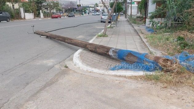 εικόνα που δείχνει πεσμένο στύλο ηλεκτροδότησης σε δρόμο των Χανίων