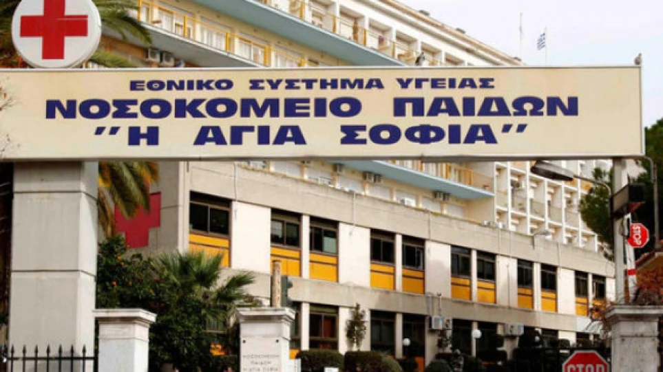 Πέθανε το 7χρονο κοριτσάκι που πέρασε μέσα από τζαμαρία στο σπίτι του στην Καλλιθέα
