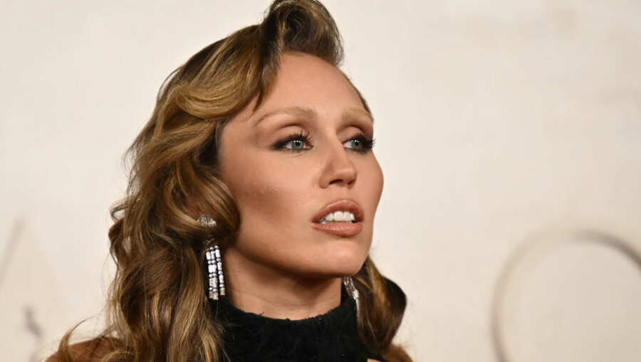 Miley Cyrus: Αποκαλύπτει για το πρόβλημα υγείας της - «Είναι εξαιρετικά δύσκολο να τραγουδώ με αυτό»