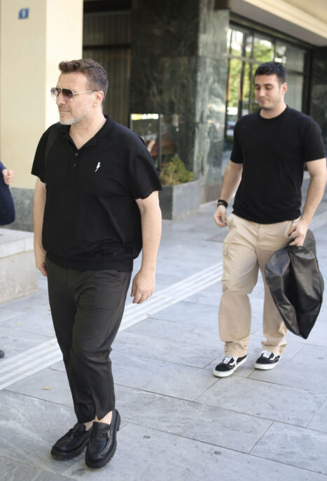 Γιάννης Πλούταρχος: Στο κέντρο της Αθήνας μαζί με τον γιο του, Γιώργο Κακοσαίο - Φωτογραφίες
