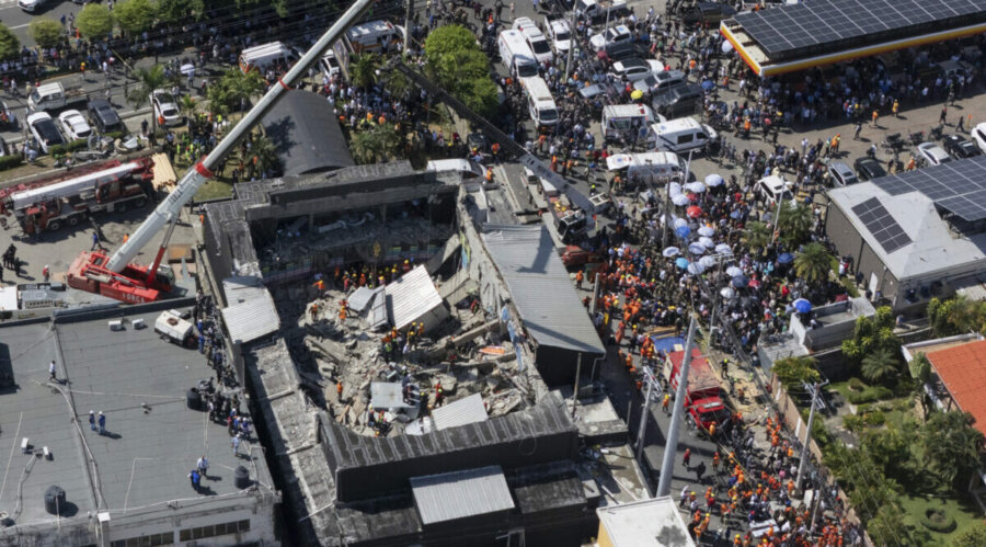 APTOPIX Dominican Republic Roof Collapse