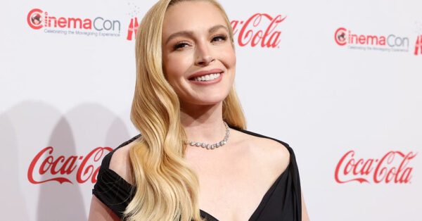 H Lindsay Lohan μοιράζεται τα μυστικά ομορφιάς της: «Όλοι κάνουν botox»