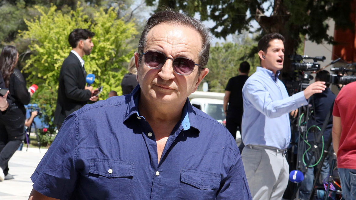 Σπύρος Μπιμπίλας: «Η ζωή είναι τόσο γεμάτη που και σεξ να μην κάνεις, το αναπληρώνεις»