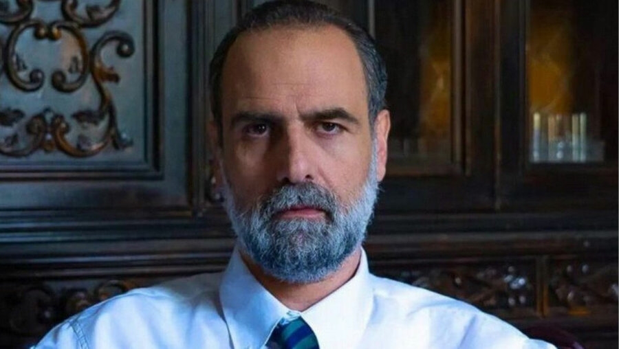 Άγιος Έρωτας - Πέμπτη 29/05: Ο Παύλος ζητά από τη Χριστίνα να καλύψει την απουσία του και θάβει το όπλο του φόνου.