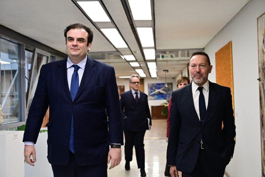 Συνάντηση Στουρνάρα – Πιερρακάκη: «Καμπανάκι» για το επενδυτικό κενό