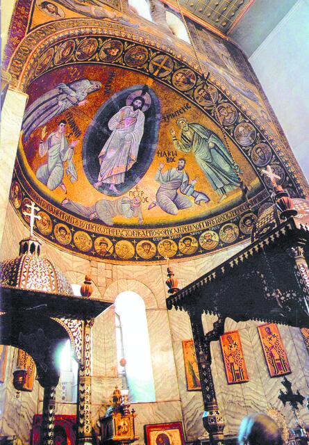Από το εκκλησάκι του Αγίου Ιουλιανού στα ιερά κειμήλια