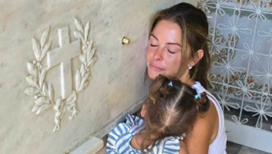 Μαρία Μενούνος: Για προσκύνημα στο μοναστήρι του Αγίου Νεκταρίου στην Αίγινα