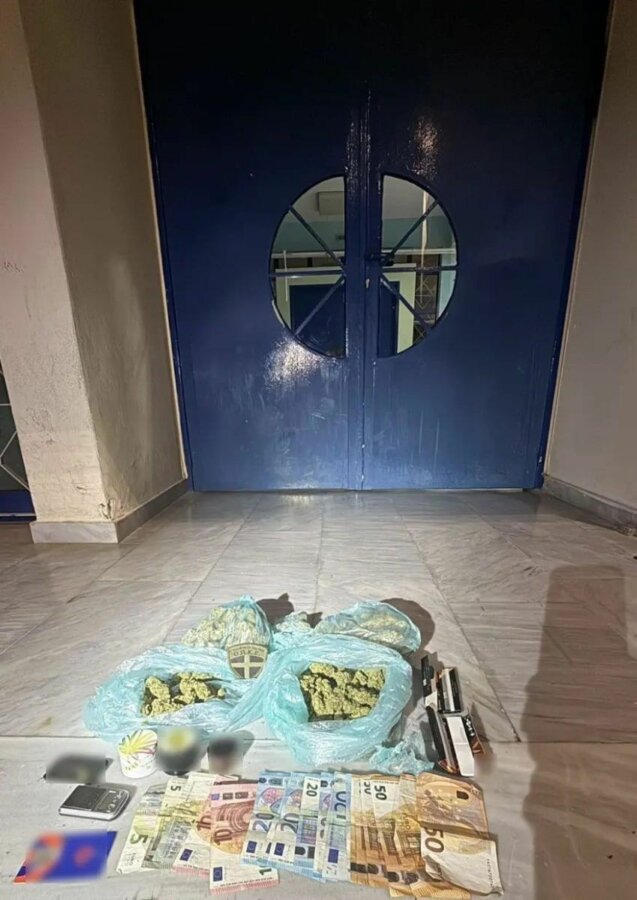 Συνελήφθη 23χρονος που διακινούσε ναρκωτικά σε προαύλιο σχολείου στον Ασπρόπυργο