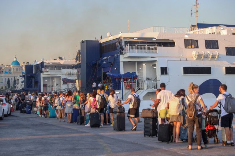 Δημοσιεύτηκε η ΚΥΑ για το μεταφορικό ισοδύναμο - «Επιστρέφει 42 εκατ. ευρώ στους νησιώτες», λέει ο Κικίλιας