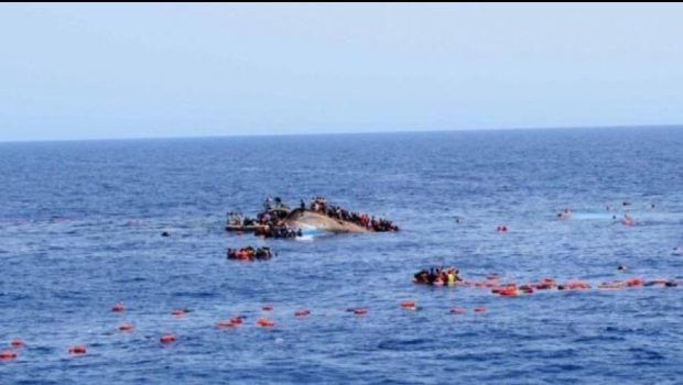 Κανάρια Νησιά: Επτά γυναίκες και παιδιά μετανάστες τάφηκαν εκεί όπου δεν πρόλαβαν να φθάσουν