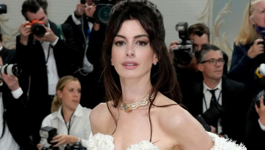 Anne Hathaway: Τα 6 μυστικά για νεανική & λαμπερή επιδερμίδα