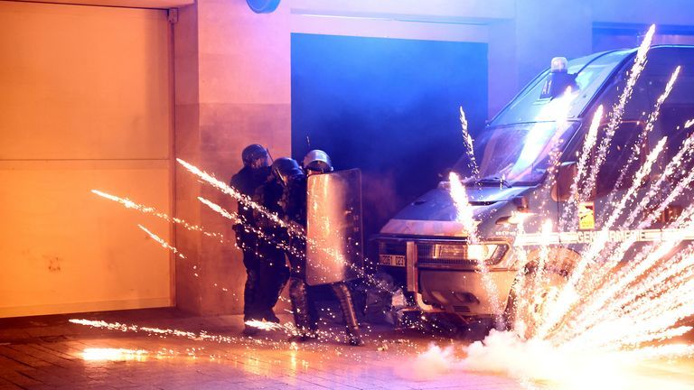 Δύο οι νεκροί στο Παρίσι: Σκληρές εικόνες στη Γαλλία μετά τον τελικό του Champions League