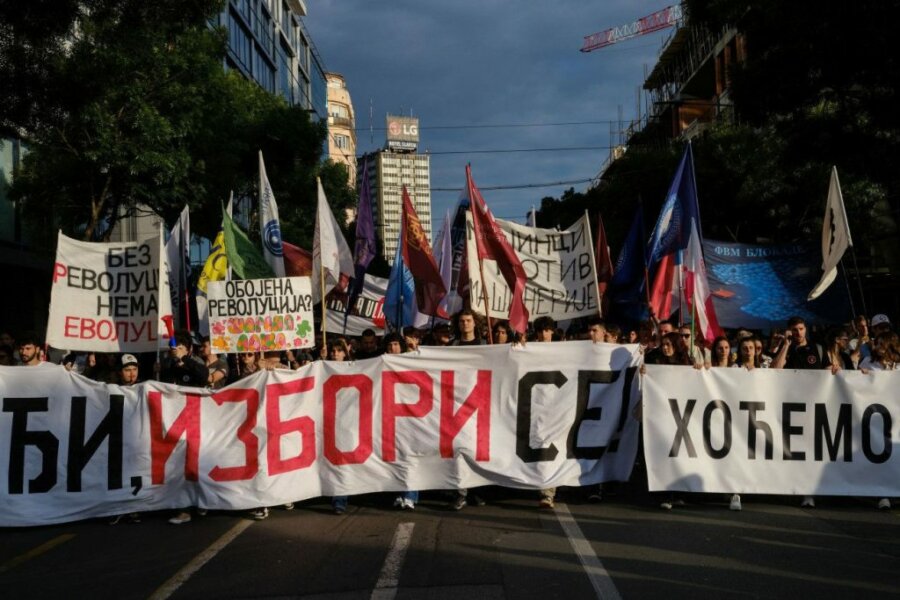 Σερβία: Οι φοιτητές διαδήλωσαν μαζικά – Ζητούν να προκηρυχθούν βουλευτικές εκλογές