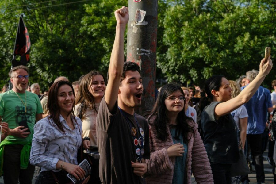 Σερβία: Οι φοιτητές διαδήλωσαν μαζικά - Ζητούν να προκηρυχθούν βουλευτικές εκλογές
