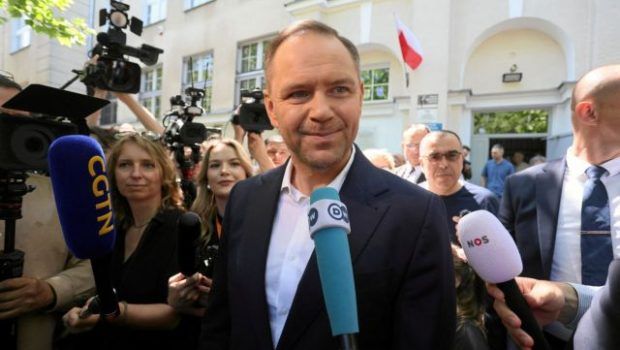 Πολωνία: Νέα εκτίμηση «βλέπει» τον εθνικιστή Ναβρότσκι να οδεύει προς τη νίκη