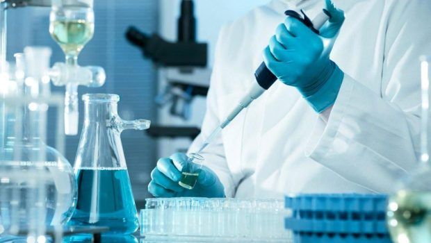 Τραμπ: Η κυβέρνηση τερμάτισε ένα πολύ κρίσιμο πρόγραμμα για την αναζήτηση εμβολίου κατά του AIDS